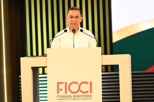 Prime Minister invites foreign investors, promises business-friendly environment